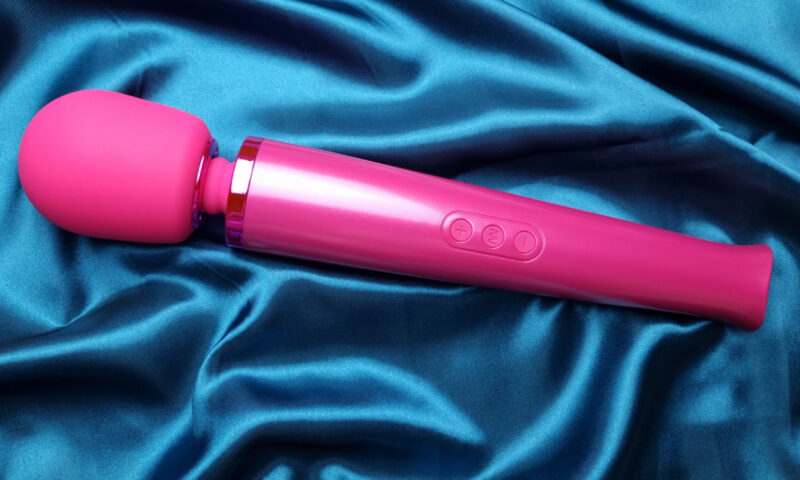 Le Wand Rechargeable Massage Wand